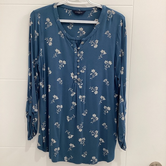 ladies Denver Hayes top size large. - Picture 2 of 4